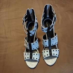 Awesome looking Black)White Sandal